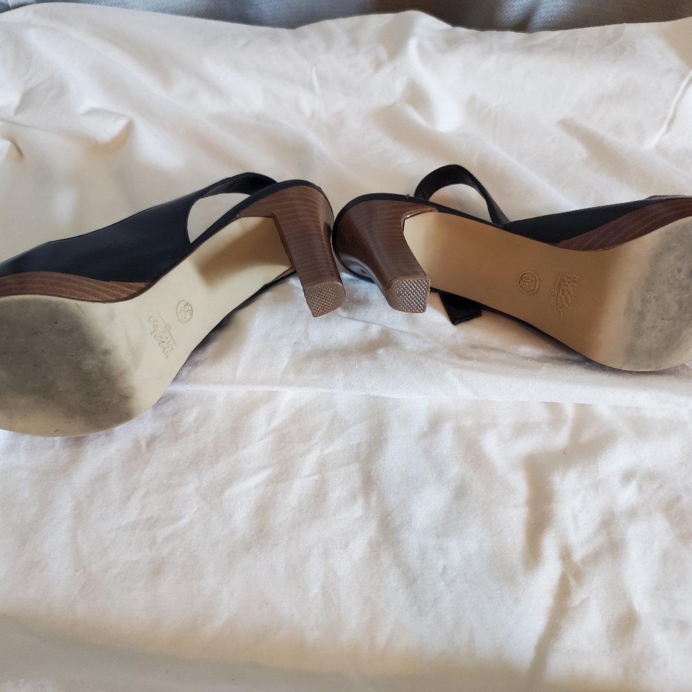 Heels - Picture 6 of 6